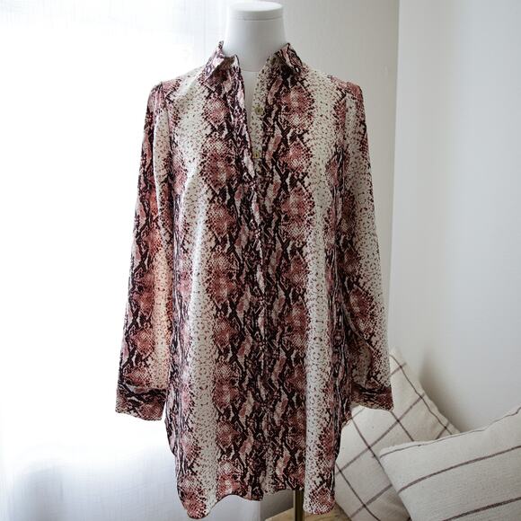 BCBGMaxAzria Tops - BCBGMAXAZRIA Animal print button-down top size XS